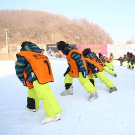 童年时光2026高档滑雪资源+增强体质|5天棋盘山（单板中级）滑雪冬令营（哈尔滨集合）