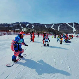 蓝湖营地2025超高教练配比+儿童独立雪道|6天（单板初级）亚布力滑雪冬令营